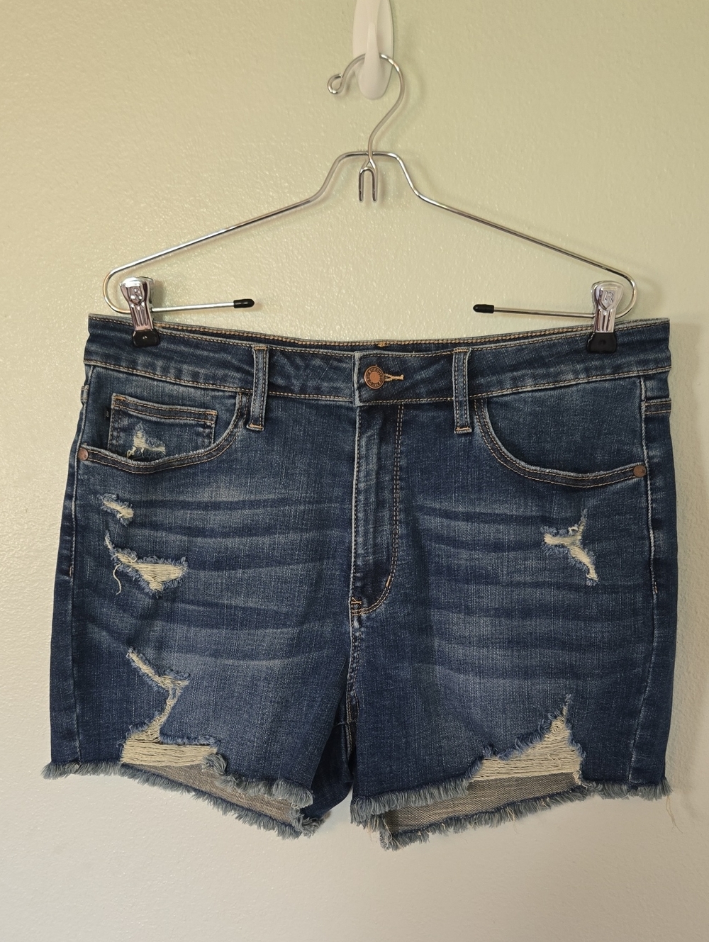 Judy Blue | Distressed Jean Shorts Size 31